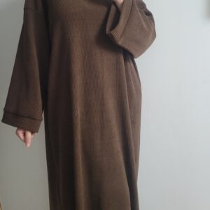 Abaya d'hiver en velours côtelé coleur marron