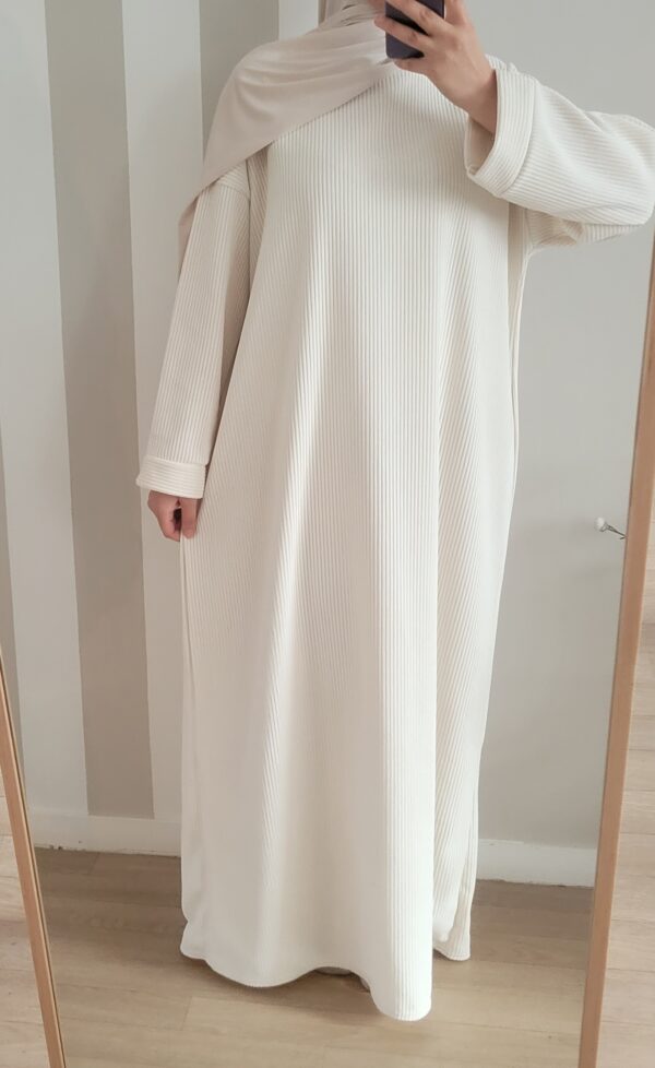 Abaya / robe longue en velours côtelé écru