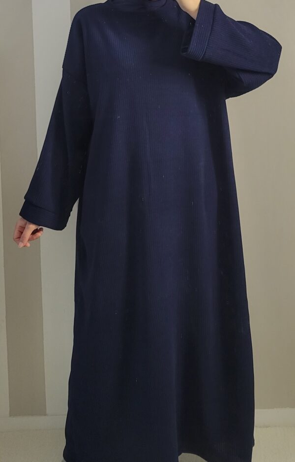 Abaya / robe longue en velours côtelé bleu marine