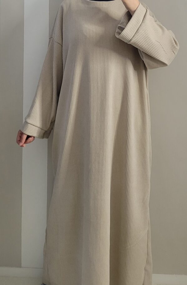 Abaya / robe longue en velours côtelé beige