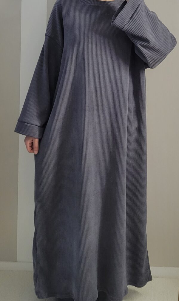 Abaya / robe longue en velours côtelé gris