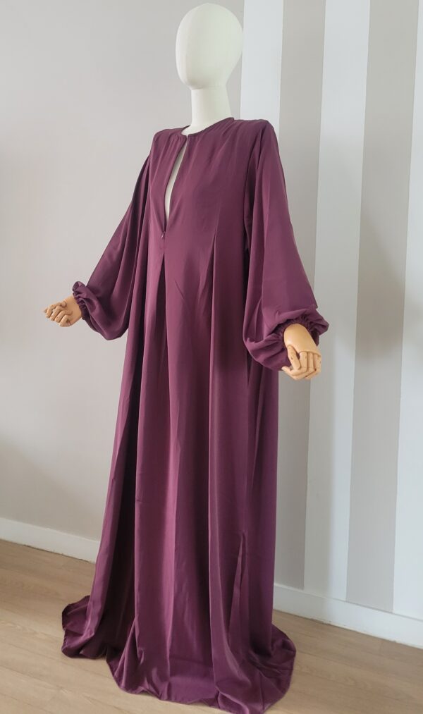 Abaya manches bouffantes en soie de médine avec zip d'allaitement Aubergine