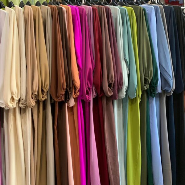 Abaya manches bouffantes en soie de médine avec zip d'allaitement