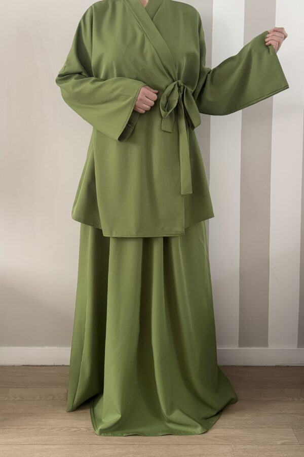 Ensemble jupe et haut cache-coeur en nidha vert olive