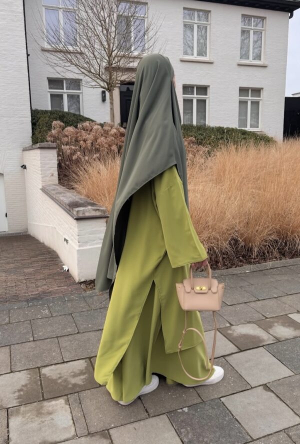 Ensemble jupe et tunique à fentes en soie de médine vert olive