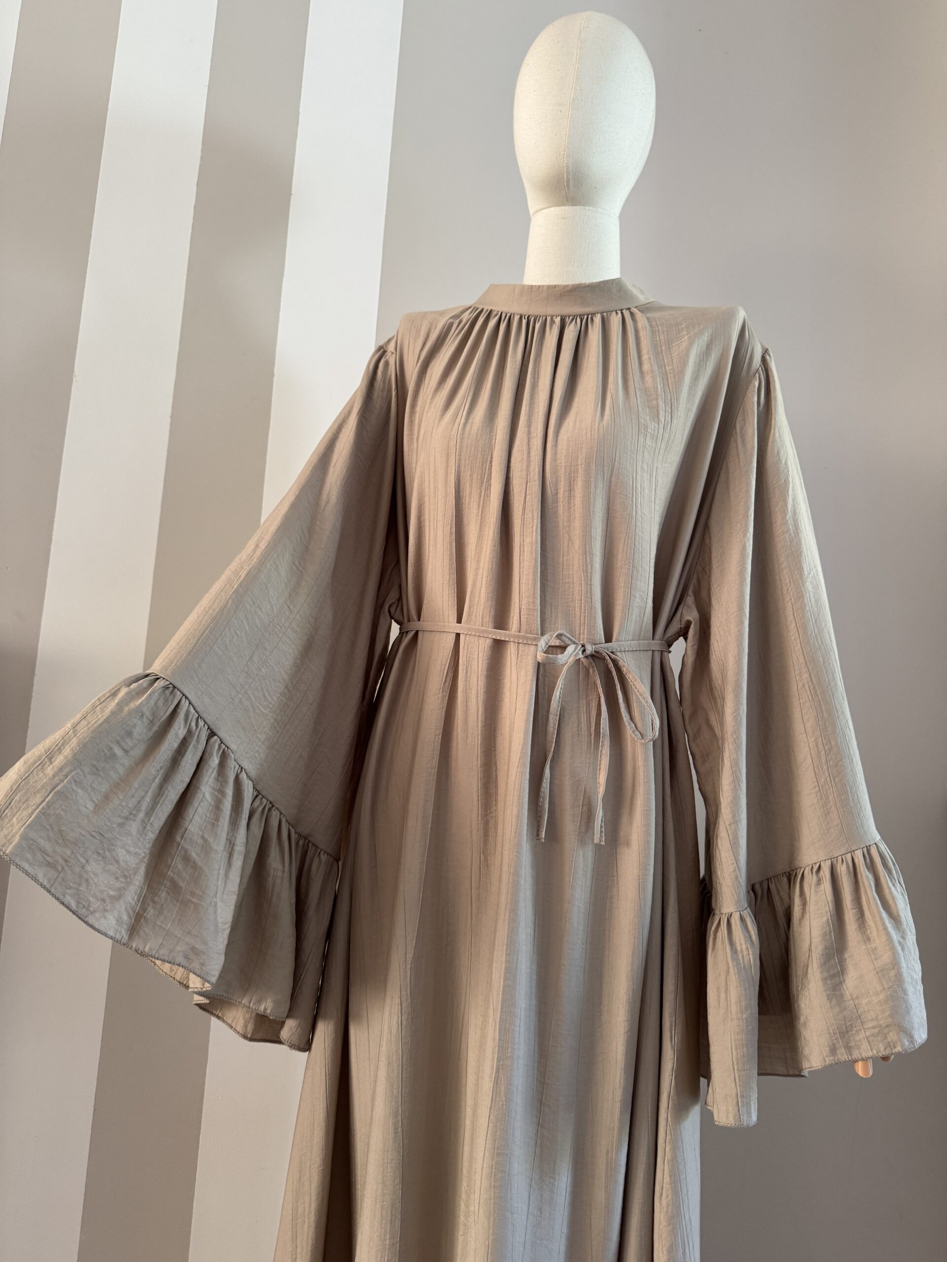 Abaya manches éventail en viscose